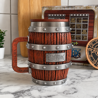 One Piece Mug Plateado - vista frontal en cocina